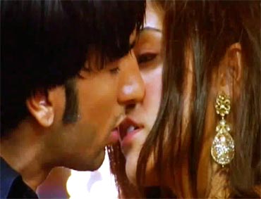 kissing scenes in old bollywood movies