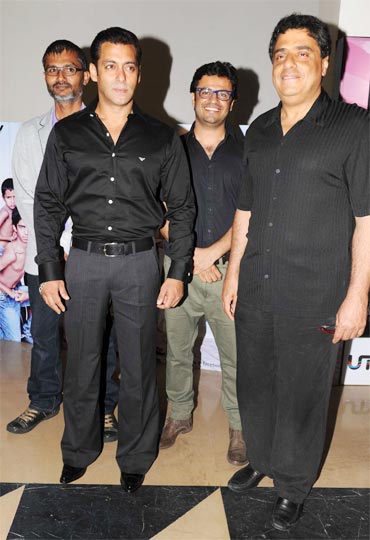 Salman Khan with Ronnie Screwvala and directors Vikas Bahl (right), Nitesh Tiwari