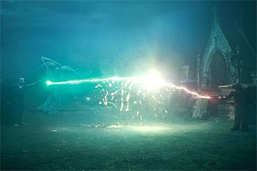 Voldemort and Harry engage in Priori Incantetum