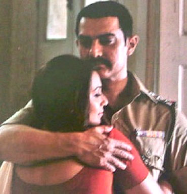 Aamir Khan and Rani Mukerji in Dhuan