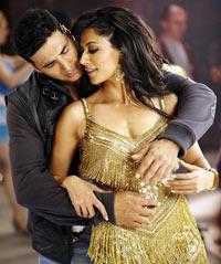 Review: Desi Boyz and bad, bad girlz - Rediff.com Movies