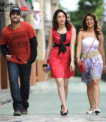 A still from Oosaravelli