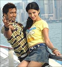 Suriya and Shruti Haasan in 7am Arivu