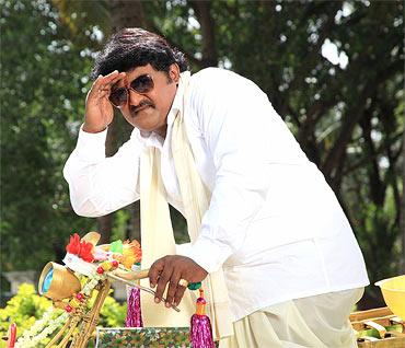 A still from Maryade Ramanna