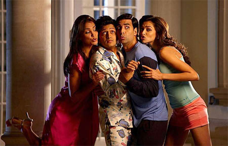 Lara Dutta, Riteish Deshmukh, Akhsya Kumar and Deepika Padukone in Housefull