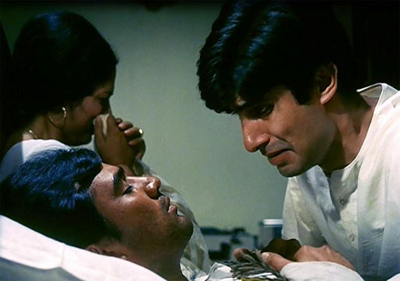 Rajesh Khanna and Amitabh Bachchan in Anand