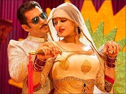 Salman Khan and Sonakshi Sinha in Dabangg 2