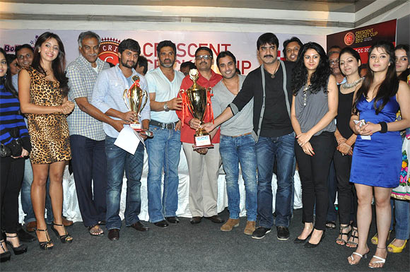Suneil Shetty with his team