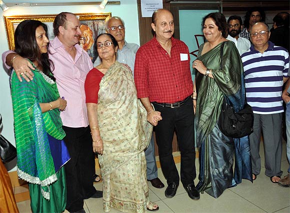 Reema, Raju, Dulari, Anupam and Kirron Kher