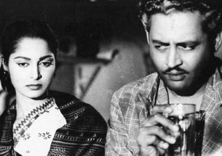 Waheeda Rehman and Guru Dutt in Kaagaz Ke Phool