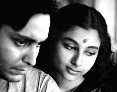 Soumitra Chatterjee and Sharmila Tagore in Apu Sansar
