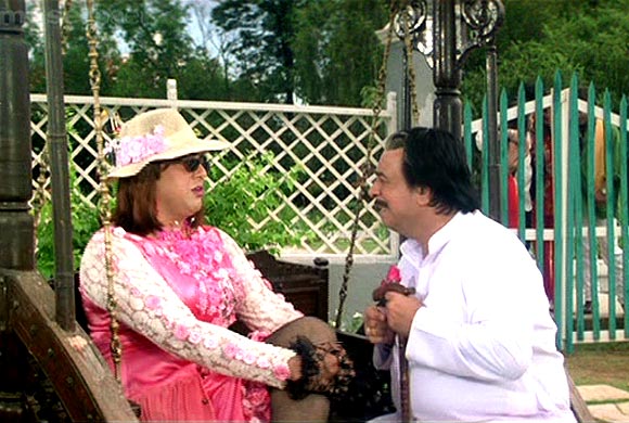 Govinda and Kader Khan in Aunty No 1