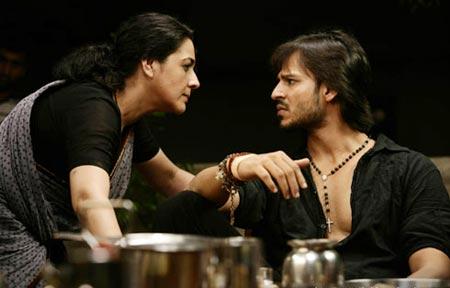 Amrita Singh and Vivek Oberoi in Shootout At Lokhandwala