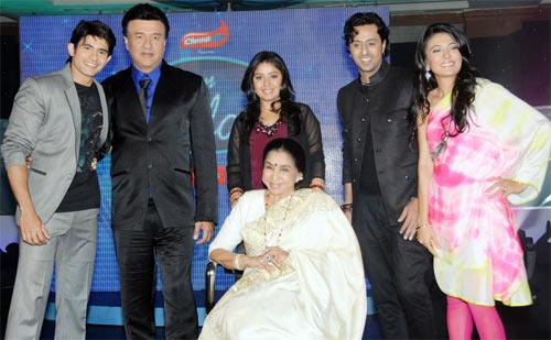 Hussain Kuwajerwala, Anu Malik, Sunidhi Chauhan, Salim Merchant and Mini Mathur. Seated: Asha Bhosle