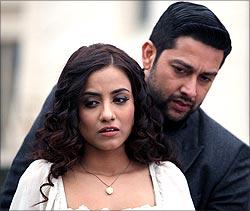 Tia Bajpai and Aftab Shivdsani in 1920 Evil Returns