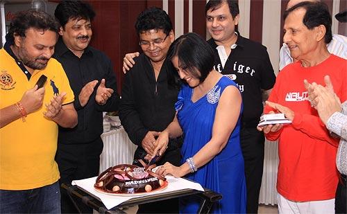 Madhushree with Udit Narayan, Robbie Badal and Saawan Kumar Tak