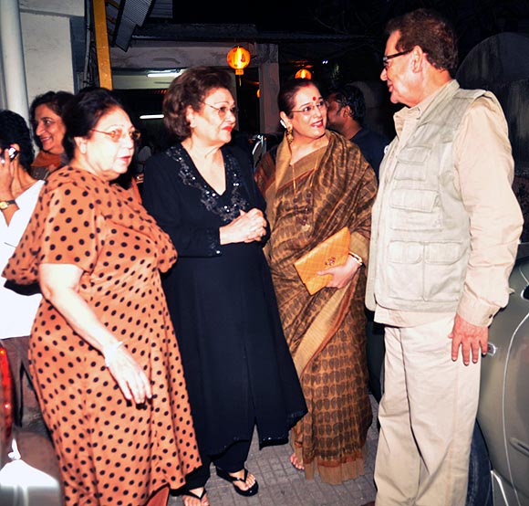 Mohan Kumar's wife,  Krishna Raj Kapoor, Poonam Sinha and Salim Khan