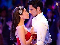 Aliya Bhatt and Siddharth Malhotra in Student Of The Year