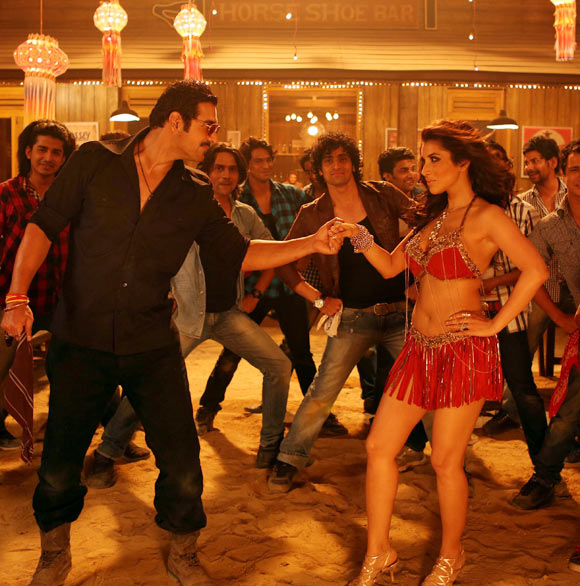 Sophie Choudry and John Abraham in Shooutout At Wadala