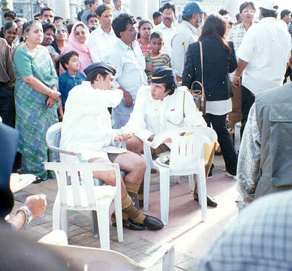 Amitabh Bachchan, Govinda on the sets of Bade Miyan Chote Miyan