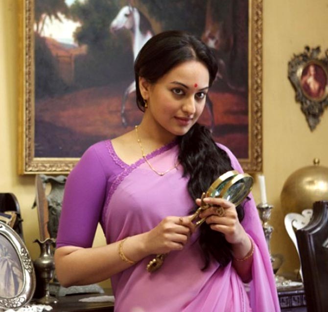 Sonaxi Siha Sex Photo Gand New - Sonakshi Sinha: My father is always in awe of my performance - Rediff.com  Movies