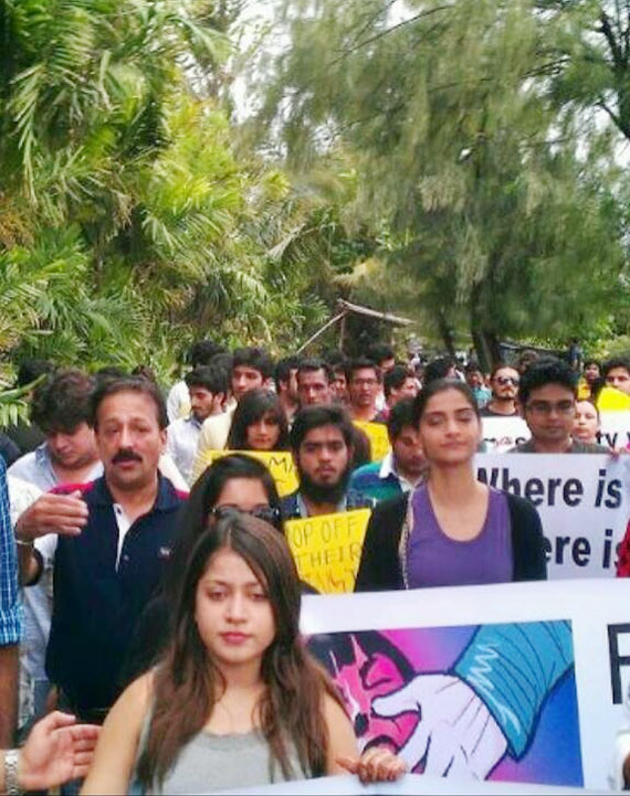 Baba Siddiqui (left, in navy blue tracksuit) and Sonam Kapoor