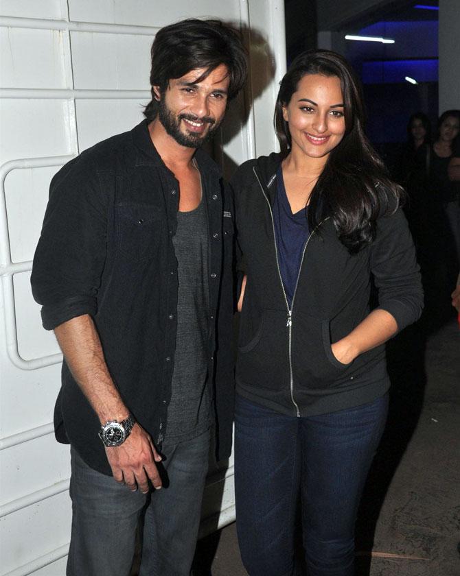 Pix Shahid Sonakshi At R Rajkumar Screening Movies