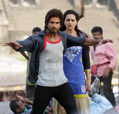 Shahid Kapoor and Sonakshi Sinha in R... Rajkumar