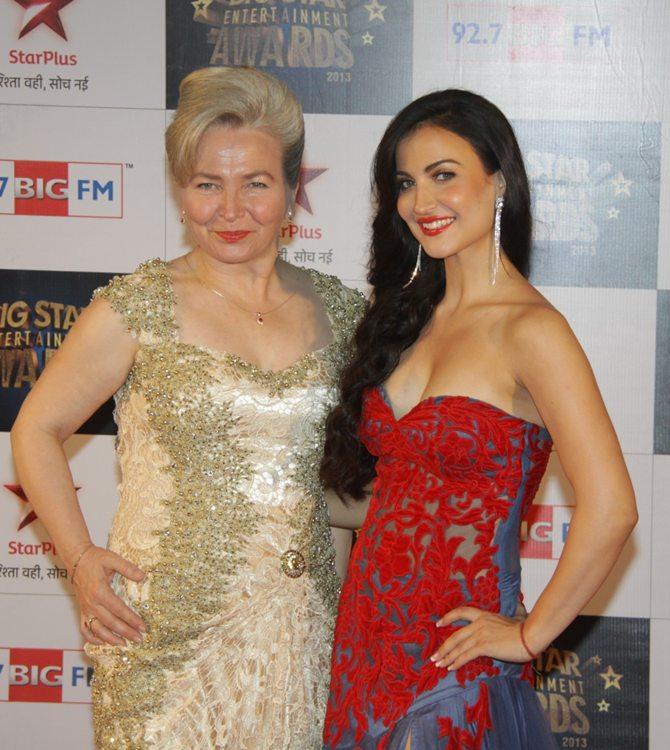 Elli Avram with her mother Maria Granlund