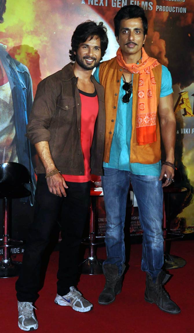 Sonu Sood with Shahid Kapoor during R... Rajkumar promotions