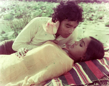 A scene from Alaigal Oyvathillai
