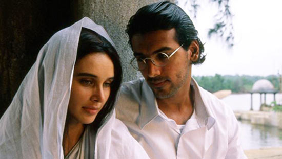 Lisa Ray and John Abraham in Water