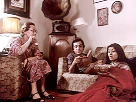 Jennifer Kendel, Dhritiman Chatterjee and Debashree Roy in 36 Chowringee Lane