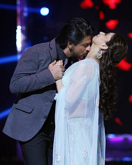 Shah Rukh Khan and Madhuri Dixit
