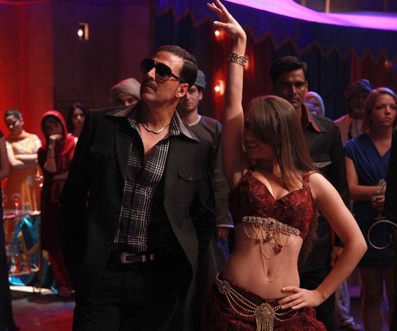 Hazel Croney and Akshay Kumar in Once Upon A Time In Mumbaai Dobaara