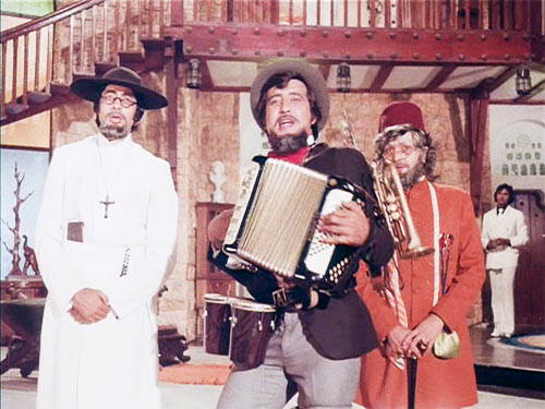 Rishi Kapoor with Amitabh Bachchan and Vinod Khanna in Amar Akbar Anthony