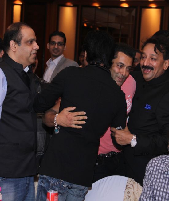 Salman Khan and Shah Rukh Khan hugged it out at an Eid bash
