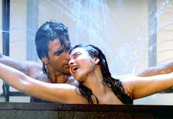 Akshay And Rekha Porn - When men dated OLDER women in the movies - Rediff.com Movies