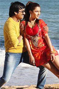 Ravi Teja and Shruti Haasan in Balupu