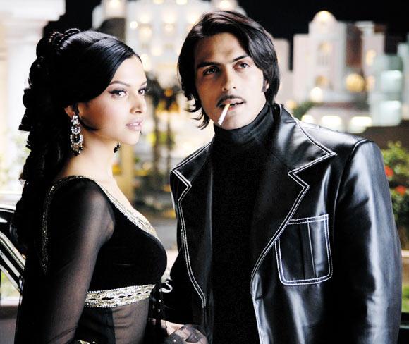 Deepika Padukone and Arjun Rampal in Om Shanti Om