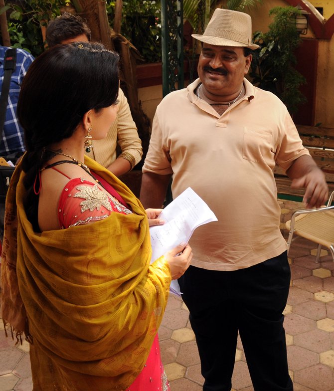 Vishwas Patil with Kangna Ranaut on the sets of Rajjo