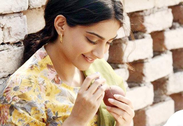 Sonam Kapoor in Bhaag Milkha Bhaag