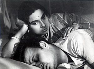 Madhabi Mukherjee and Anil Chatterjee in Mahanagar
