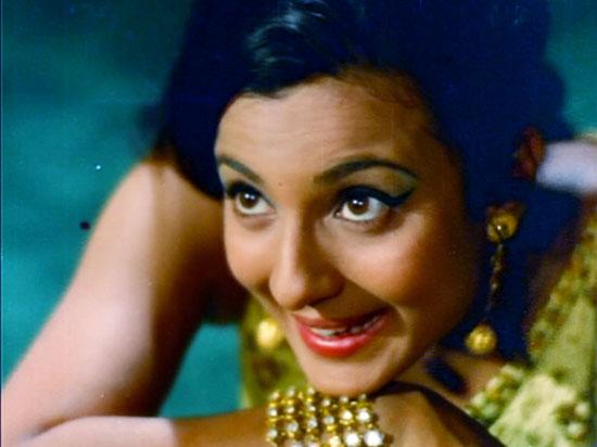 Tanuja in Jewel Thief