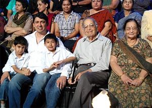 Raayan, Dr Sriram Nene, Arin and Madhuri's parents