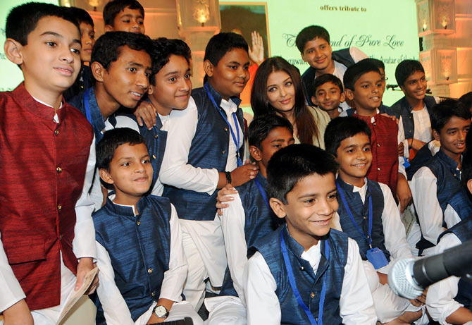 Aishwarya Rai Bachchan with the kids