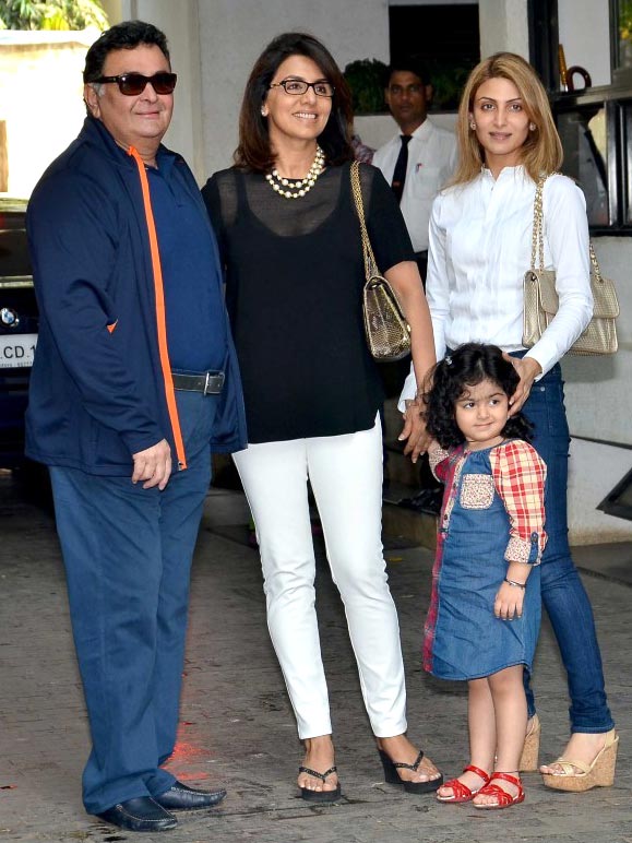 Rishi, Neetu Kapoor with Riddhima Kapoor Sahni and Samara