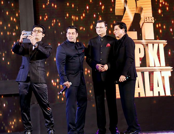Sonu Nigam, Salman Khan, Rajat Sharma and Shah Rukh Khan