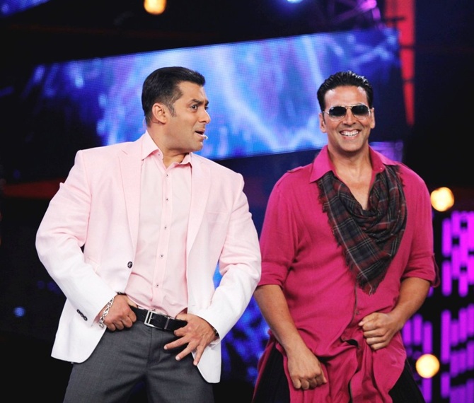 Akshay Kumar promotes Boss with Salman Khan on Bigg Boss 7.
