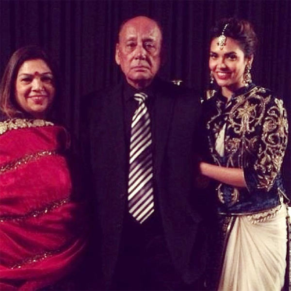Esha Gupta with her parents 